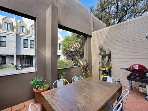 6/13 Corben Street, Surry Hills Sold by Bradfield Badgerfox