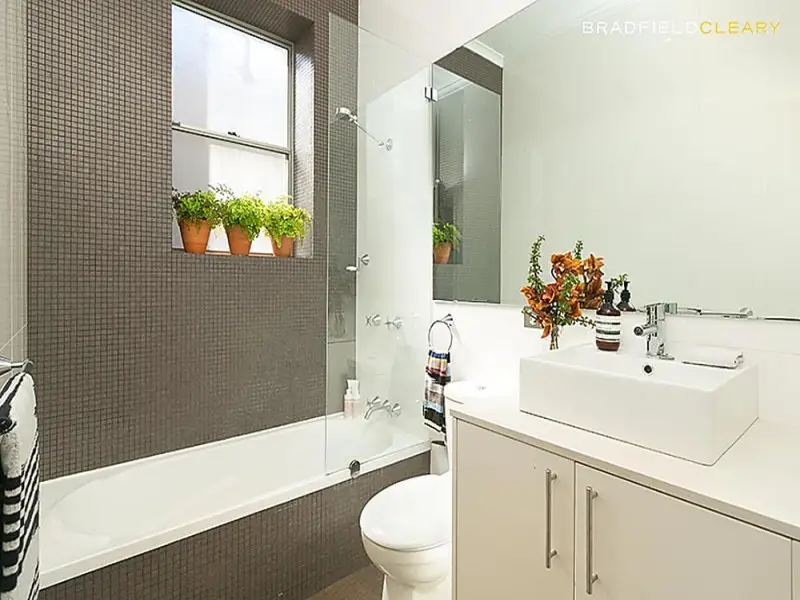 3/165-167 Victoria Street, Potts Point Sold by Bradfield Badgerfox - image 1