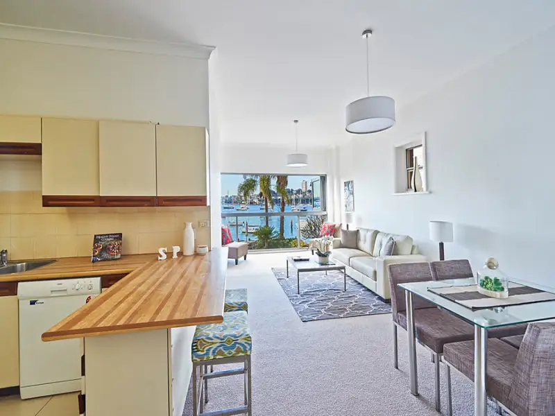 2/4 Billyard Avenue, Elizabeth Bay Sold by Bradfield Badgerfox - image 1