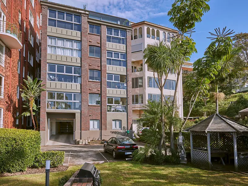 2/4 Billyard Avenue, Elizabeth Bay Sold by Bradfield Badgerfox - image 1