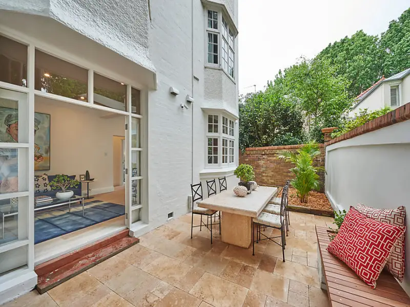 2/113 Darling Point Road, Darling Point Sold by Bradfield Badgerfox - image 1