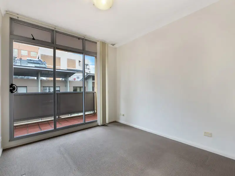 87P/6-18 Poplar Street, Surry Hills Sold by Bradfield Badgerfox - image 1