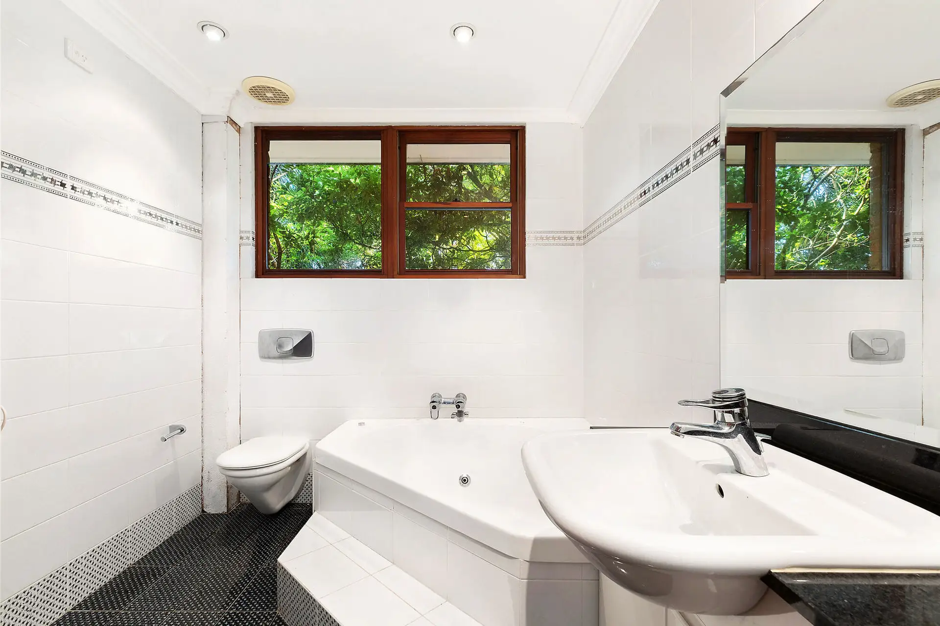 73 Kings Road, Vaucluse Sold by Bradfield Badgerfox - image 1
