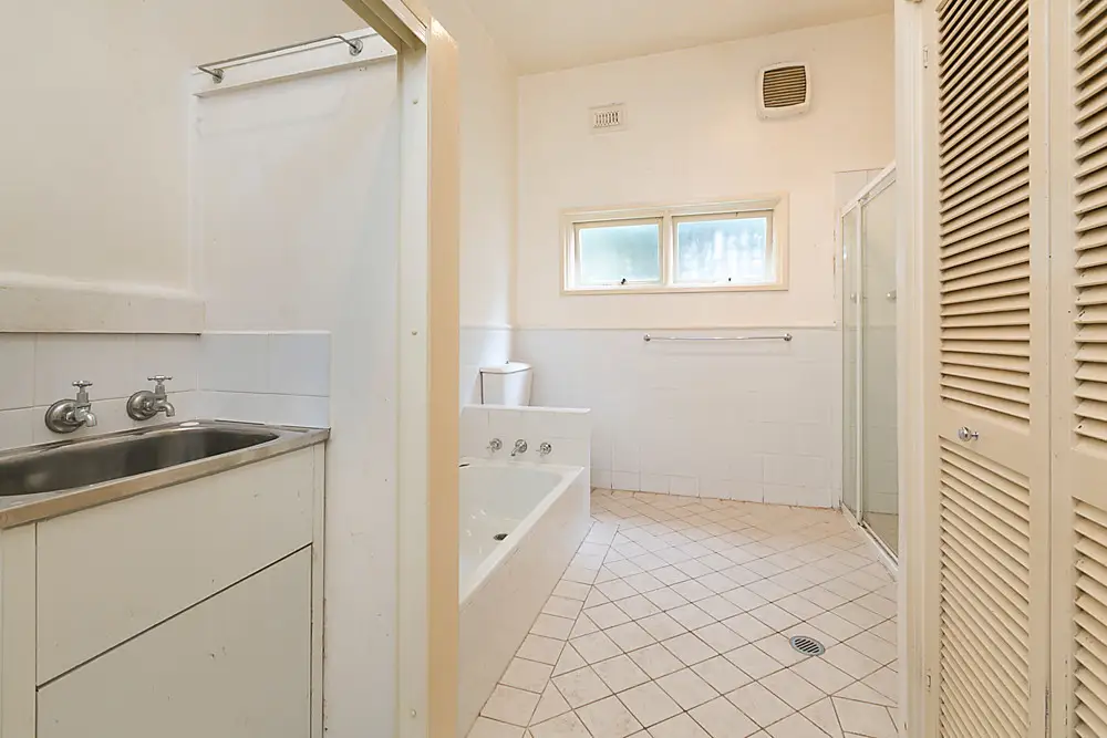 33 Caledonia Street, Paddington Sold by Bradfield Badgerfox - image 1