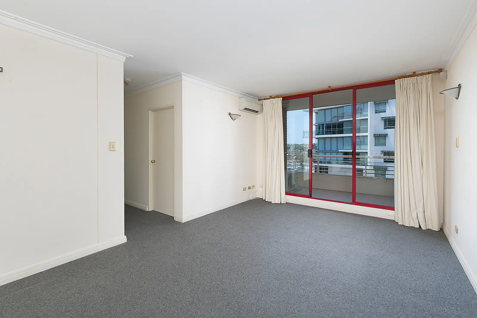 702/2-6 Birtley Place, Elizabeth Bay Sold by Bradfield Badgerfox - image 1