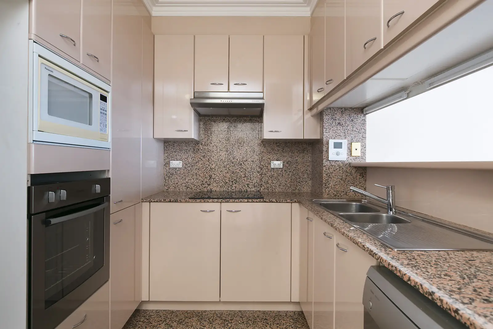 702/2-6 Birtley Place, Elizabeth Bay Sold by Bradfield Badgerfox - image 1
