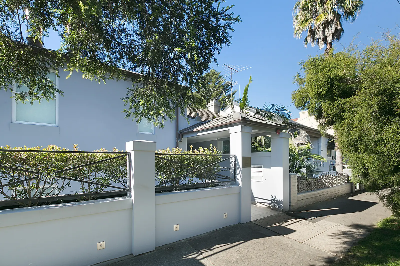2/249 Edgecliff Road, Woollahra Sold by Bradfield Badgerfox - image 1