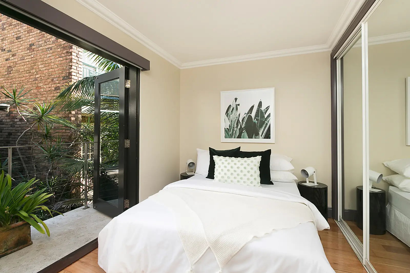 15 Sutherland Avenue, Paddington Sold by Bradfield Badgerfox - image 1