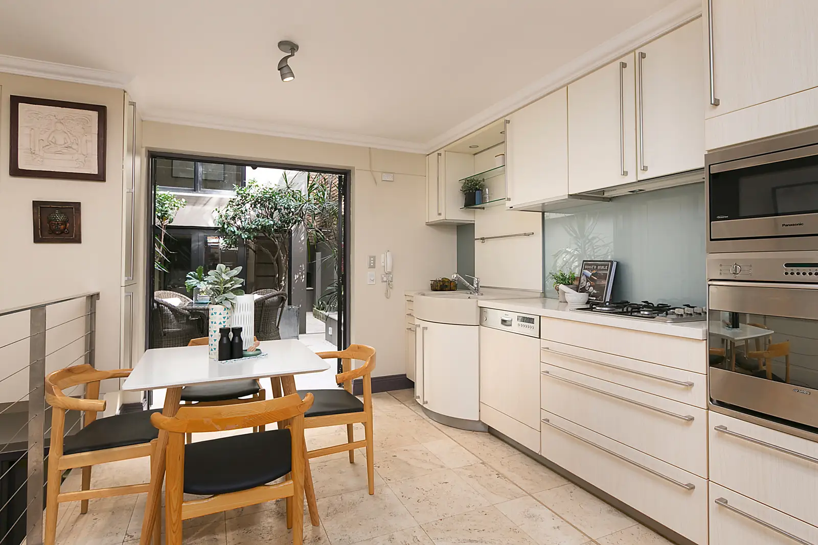 15 Sutherland Avenue, Paddington Sold by Bradfield Badgerfox - image 1