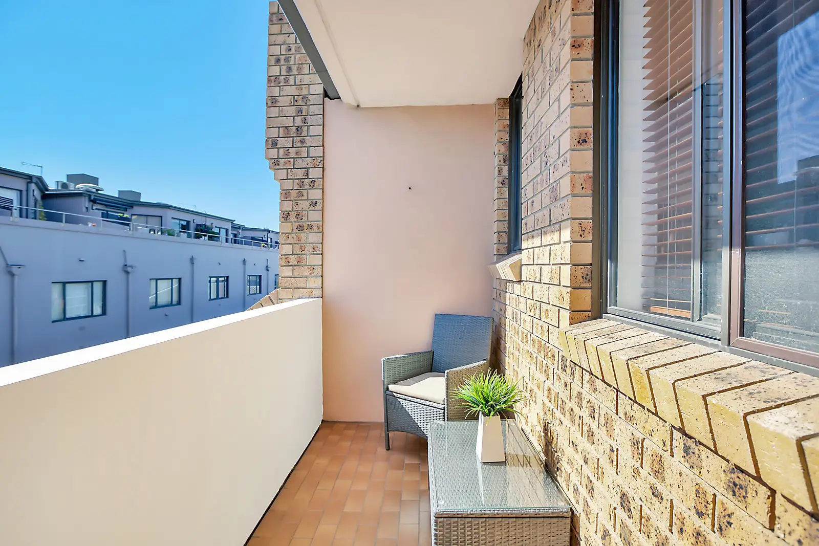26/5-13 Hutchinson Street, Surry Hills Sold by Bradfield Badgerfox - image 1
