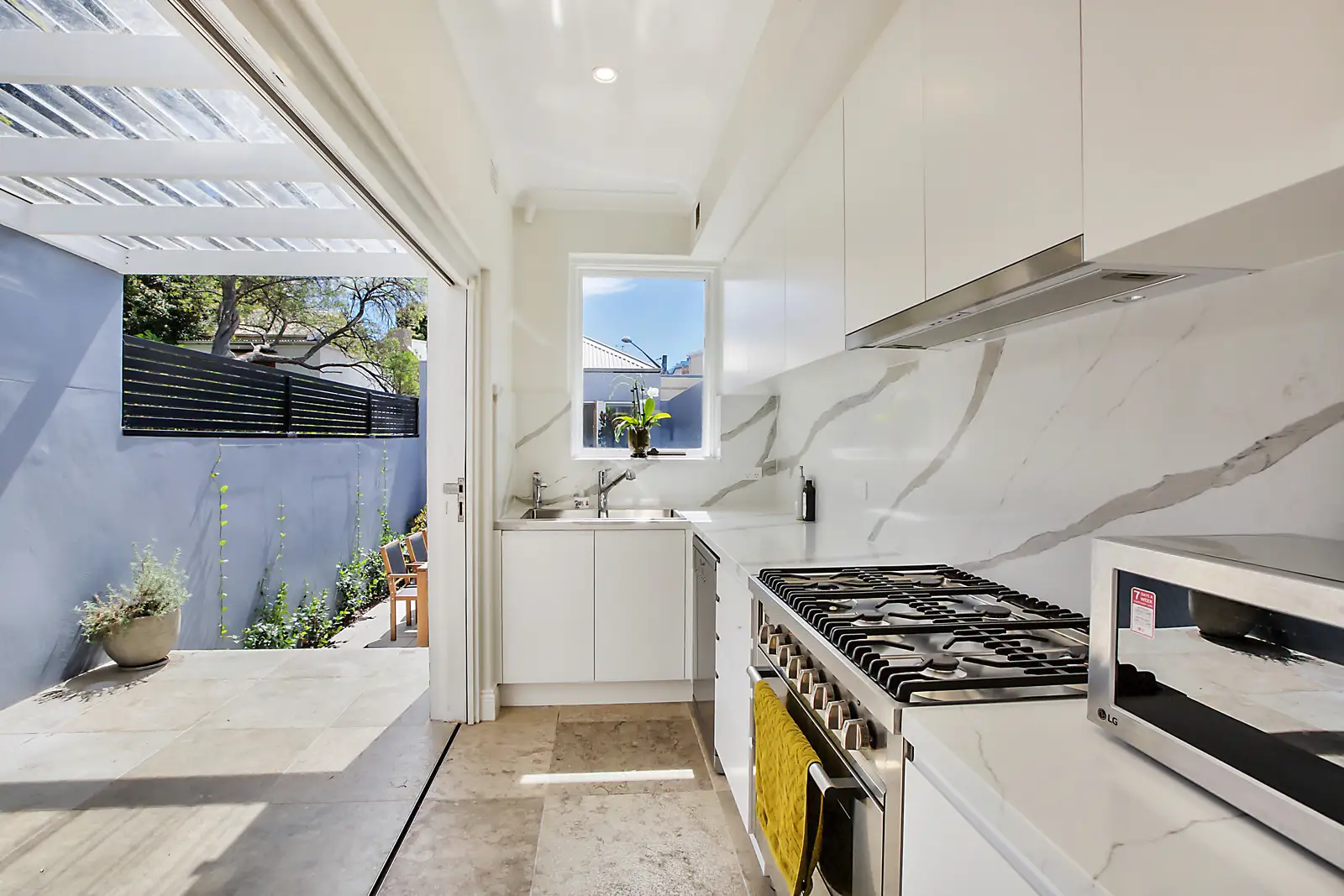 24 Hopewell Street, Paddington Sold by Bradfield Badgerfox - image 1