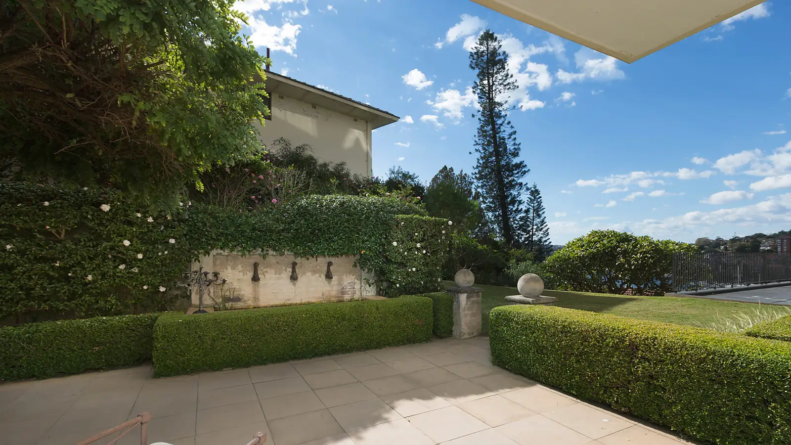 1/16-18 Eastbourne Road, Darling Point Sold by Bradfield Badgerfox - image 1