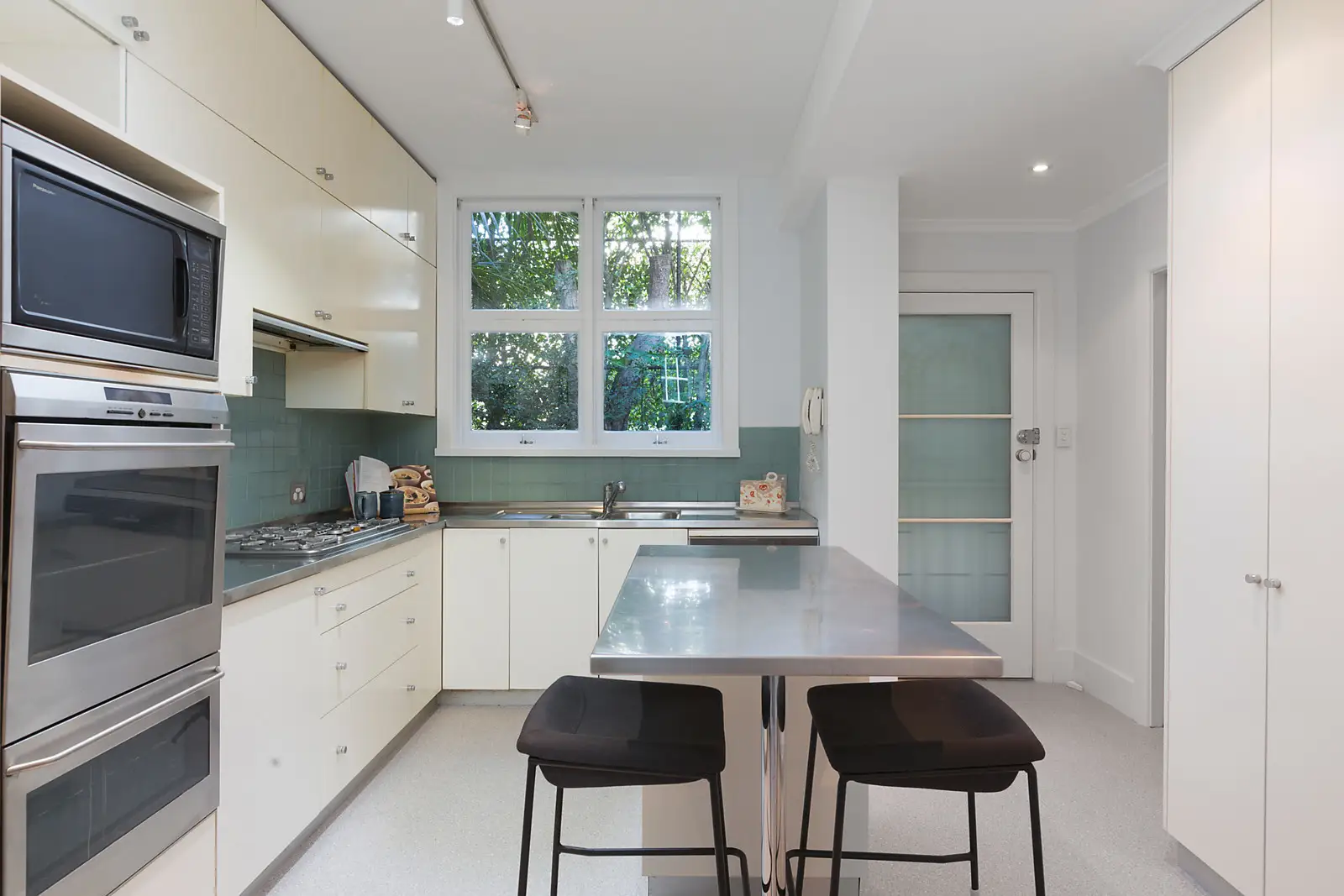 2/24 Rosemont Avenue, Woollahra Sold by Bradfield Badgerfox - image 1