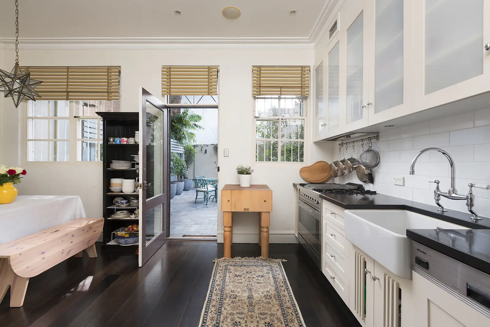 16 Francis Street, Darlinghurst Sold by Bradfield Badgerfox - image 1