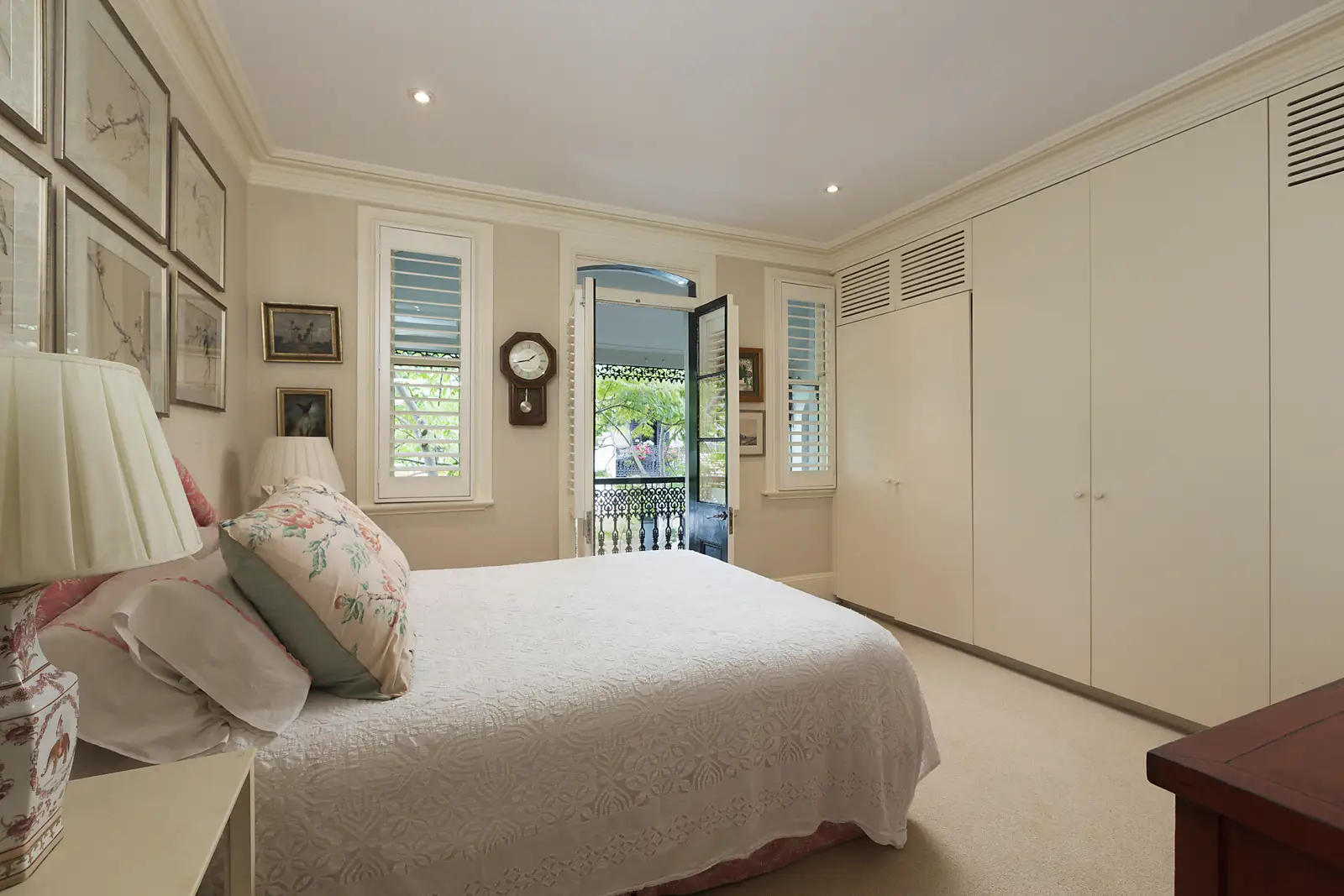 26 Queen Road, Paddington Sold by Bradfield Badgerfox - image 1