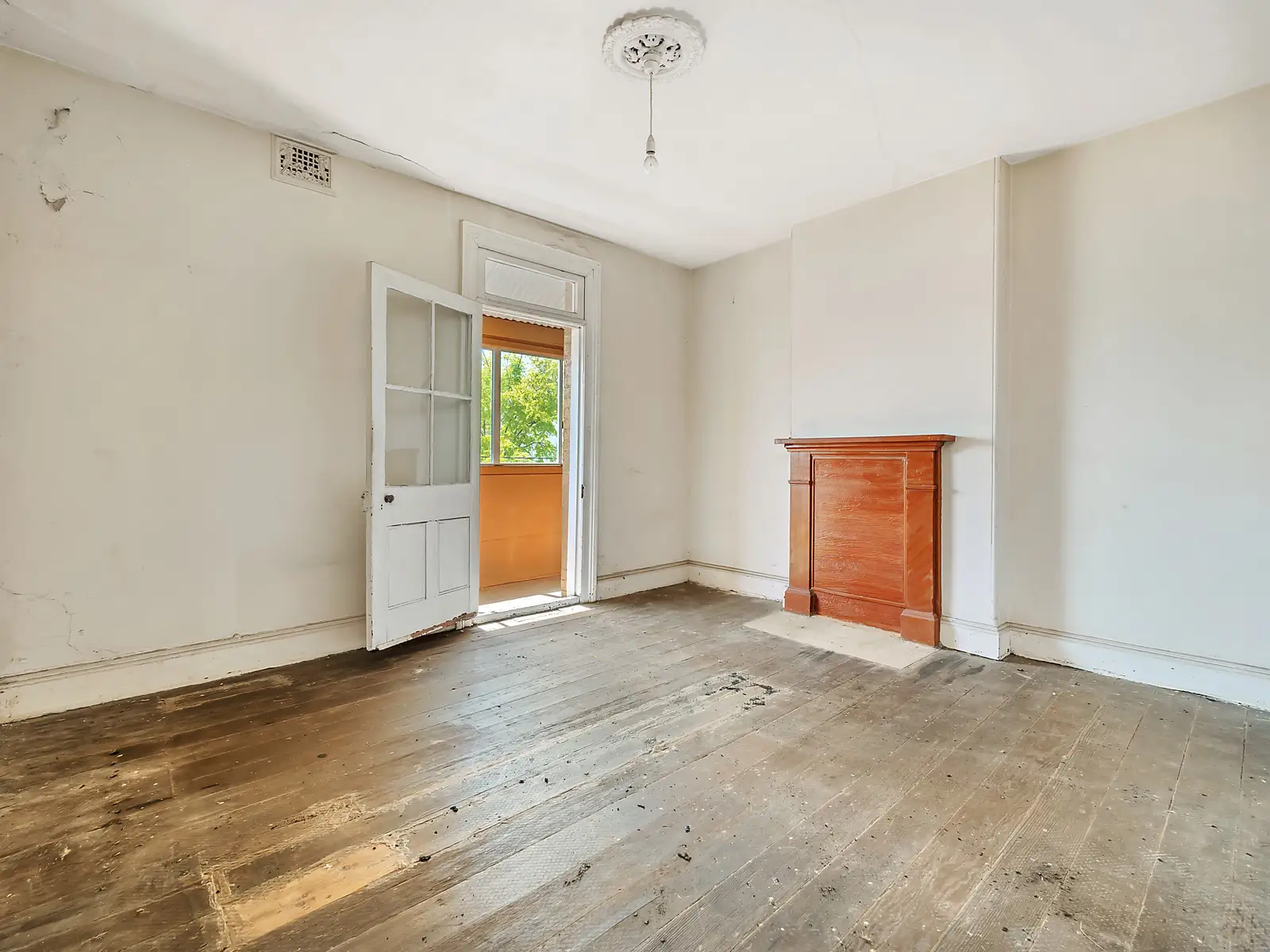5 Albert Square, Paddington Sold by Bradfield Badgerfox - image 1