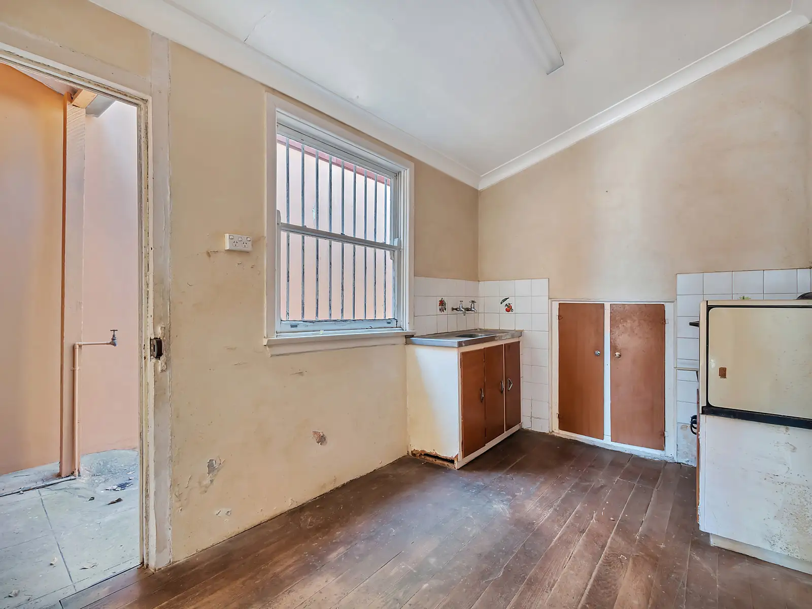 5 Albert Square, Paddington Sold by Bradfield Badgerfox - image 1