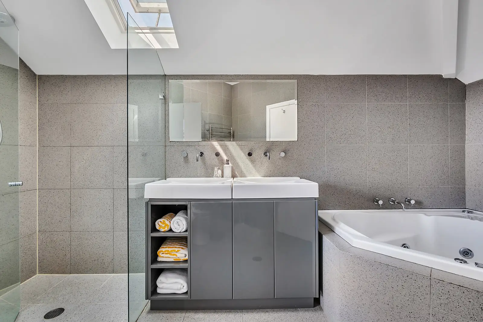10 Verona Street, Paddington Sold by Bradfield Badgerfox - image 1