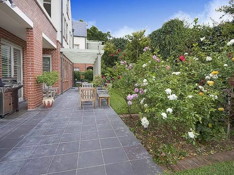 2/18 Etham Avenue, Darling Point Sold by Bradfield Badgerfox - image 1