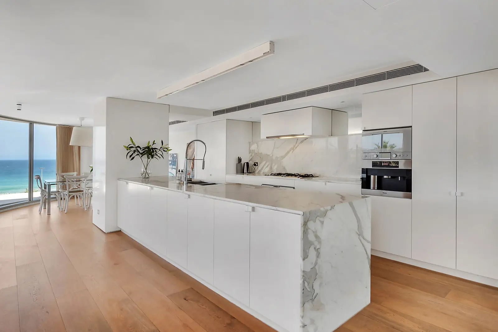 402/152-162 Campbell Parade, Bondi Beach Sold by Bradfield Badgerfox - image 1