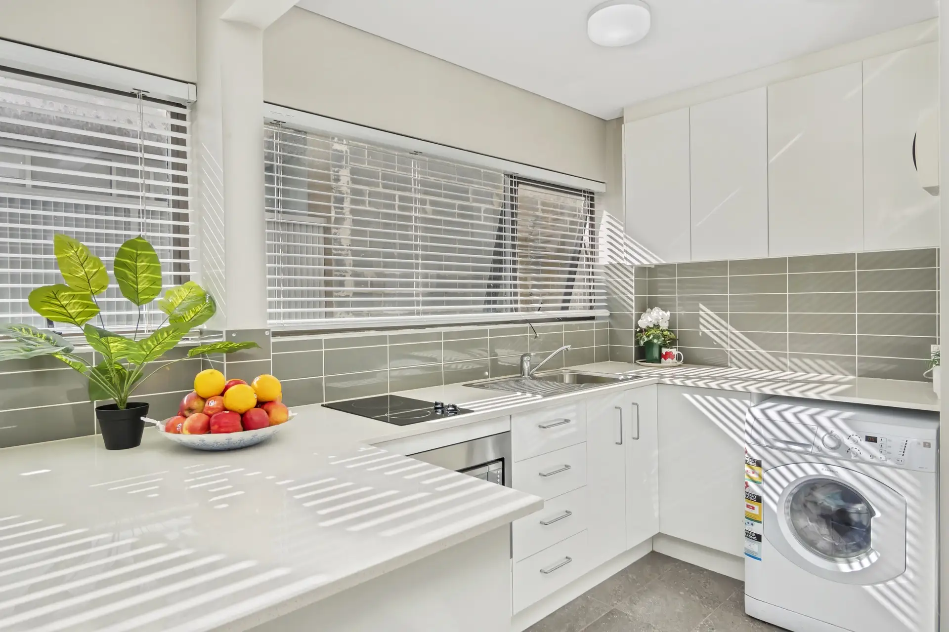 24B/100 Elizabeth Bay Road, Elizabeth Bay Sold by Bradfield Badgerfox - image 1