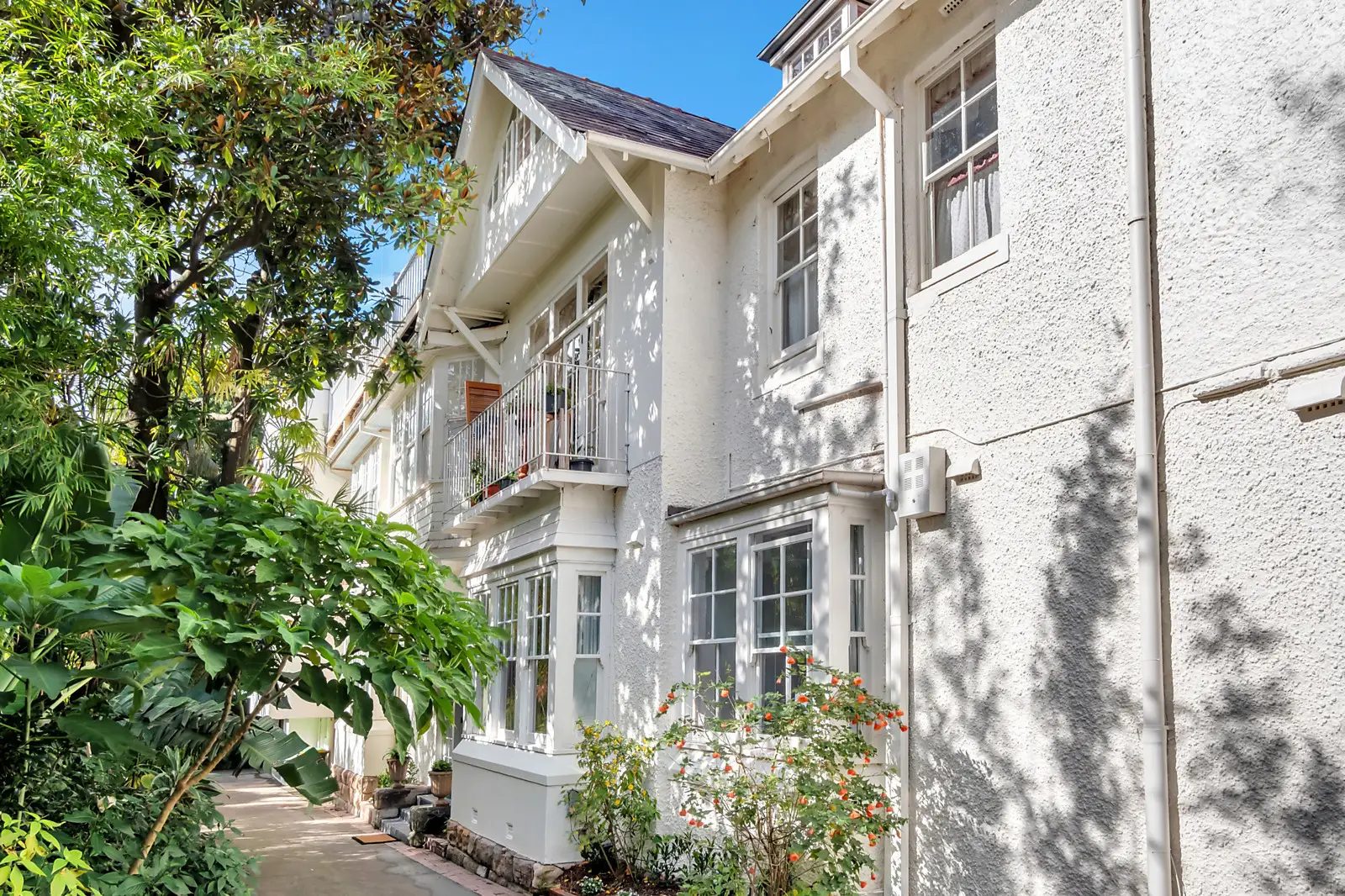 2/24 Rosemont Avenue, Woollahra Sold by Bradfield Badgerfox - image 1