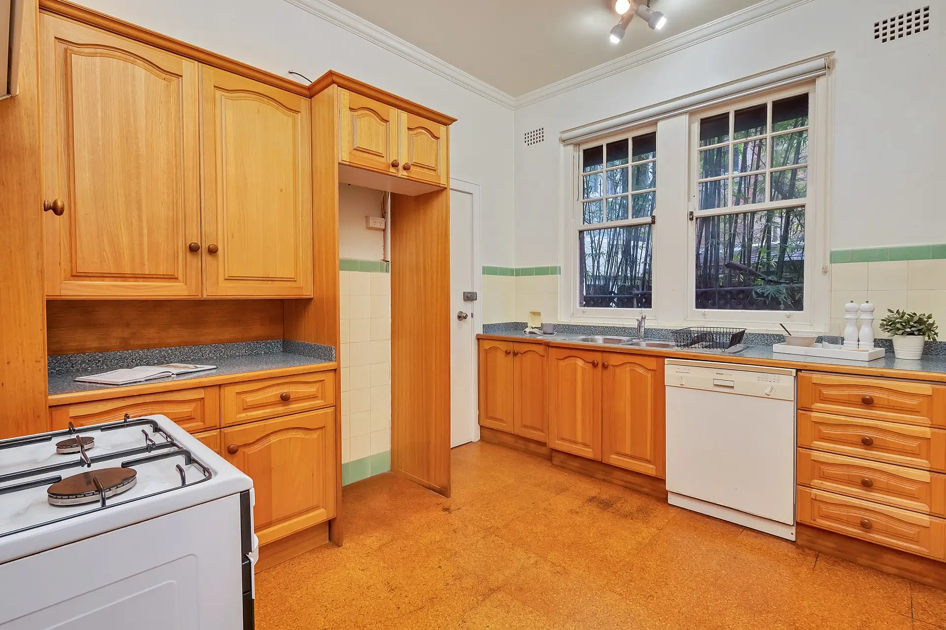 4/168 New South Head Road, Edgecliff Sold by Bradfield Badgerfox - image 1