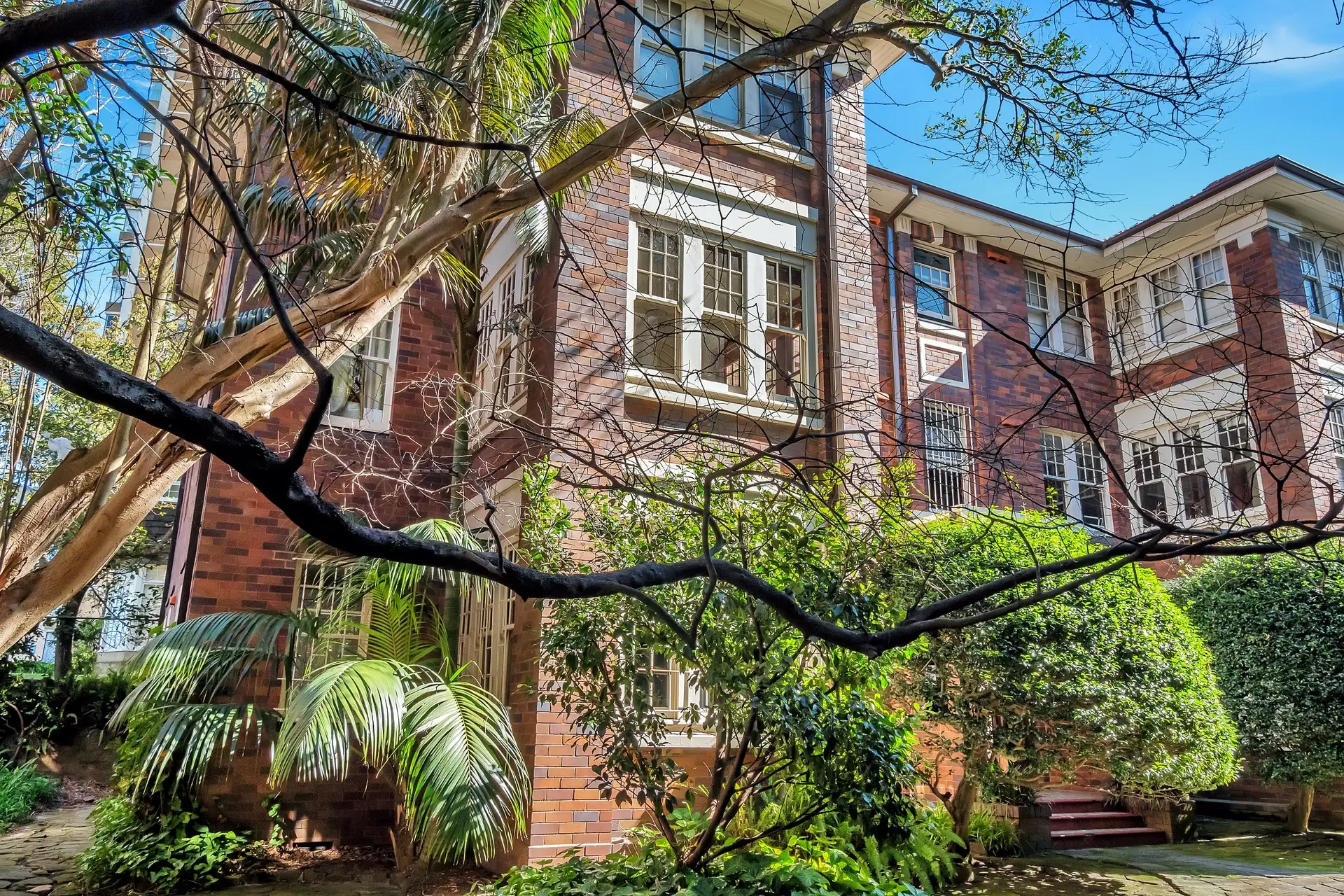 4/168 New South Head Road, Edgecliff Sold by Bradfield Badgerfox - image 1