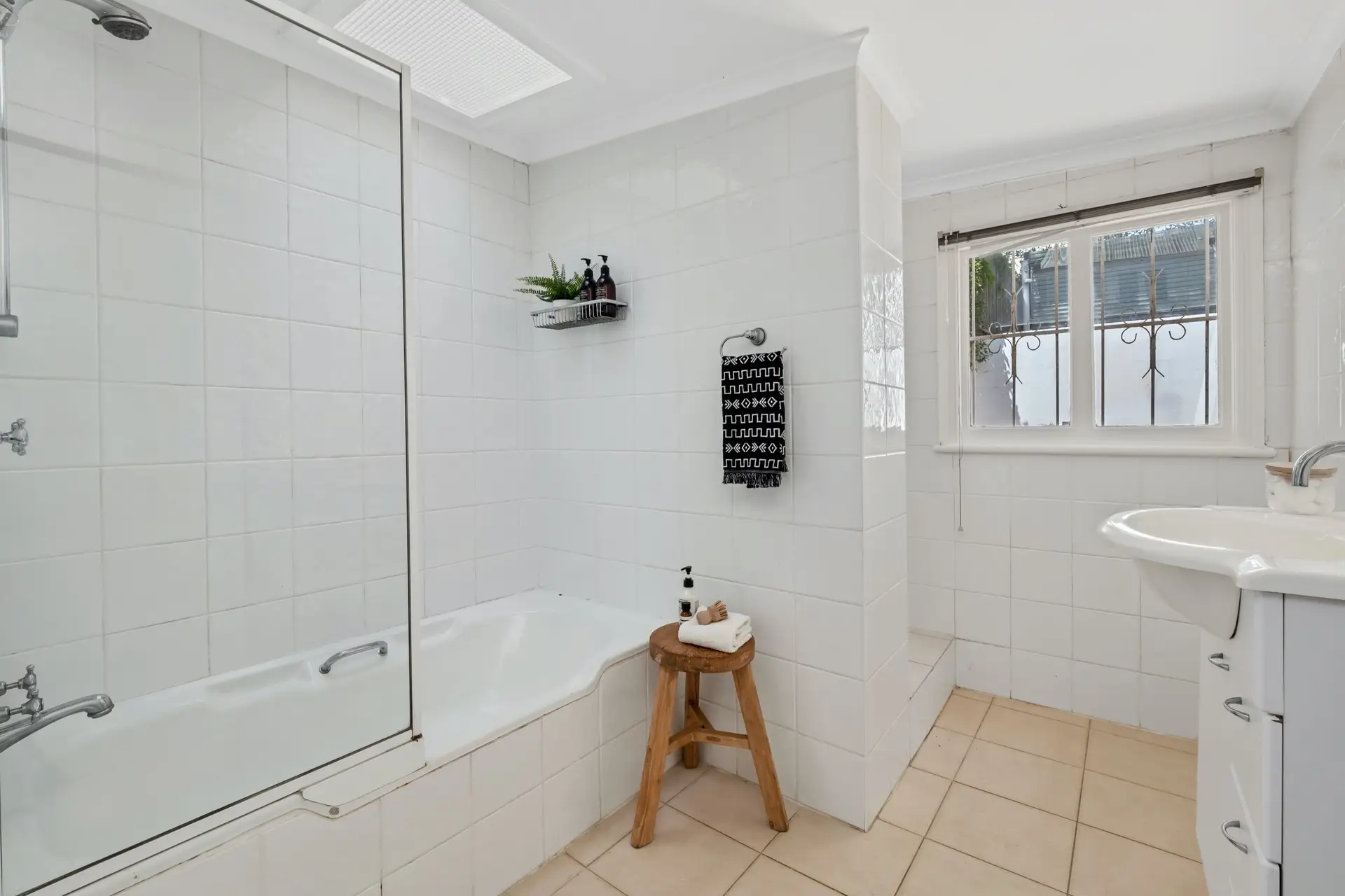 199 Sutherland Street, Paddington Sold by Bradfield Badgerfox - image 1