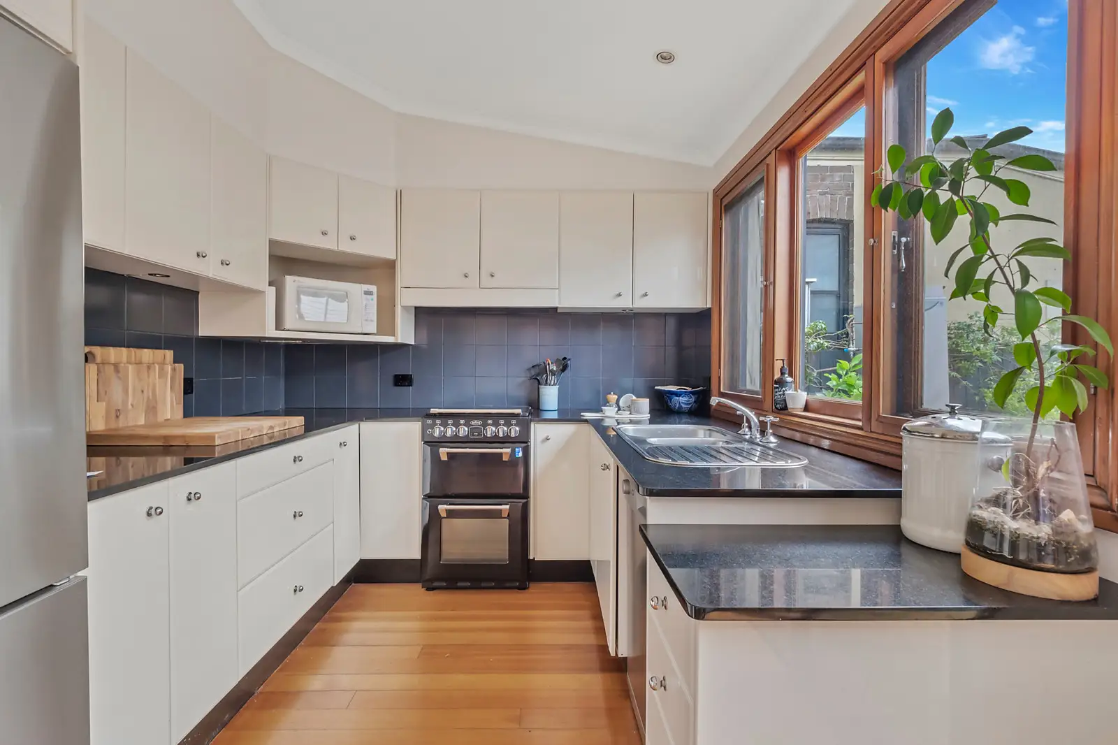 168 Carrington Road, Waverley Sold by Bradfield Badgerfox - image 1
