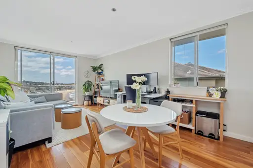 18/1A Edward Street, Bondi Beach Sold by Bradfield Badgerfox