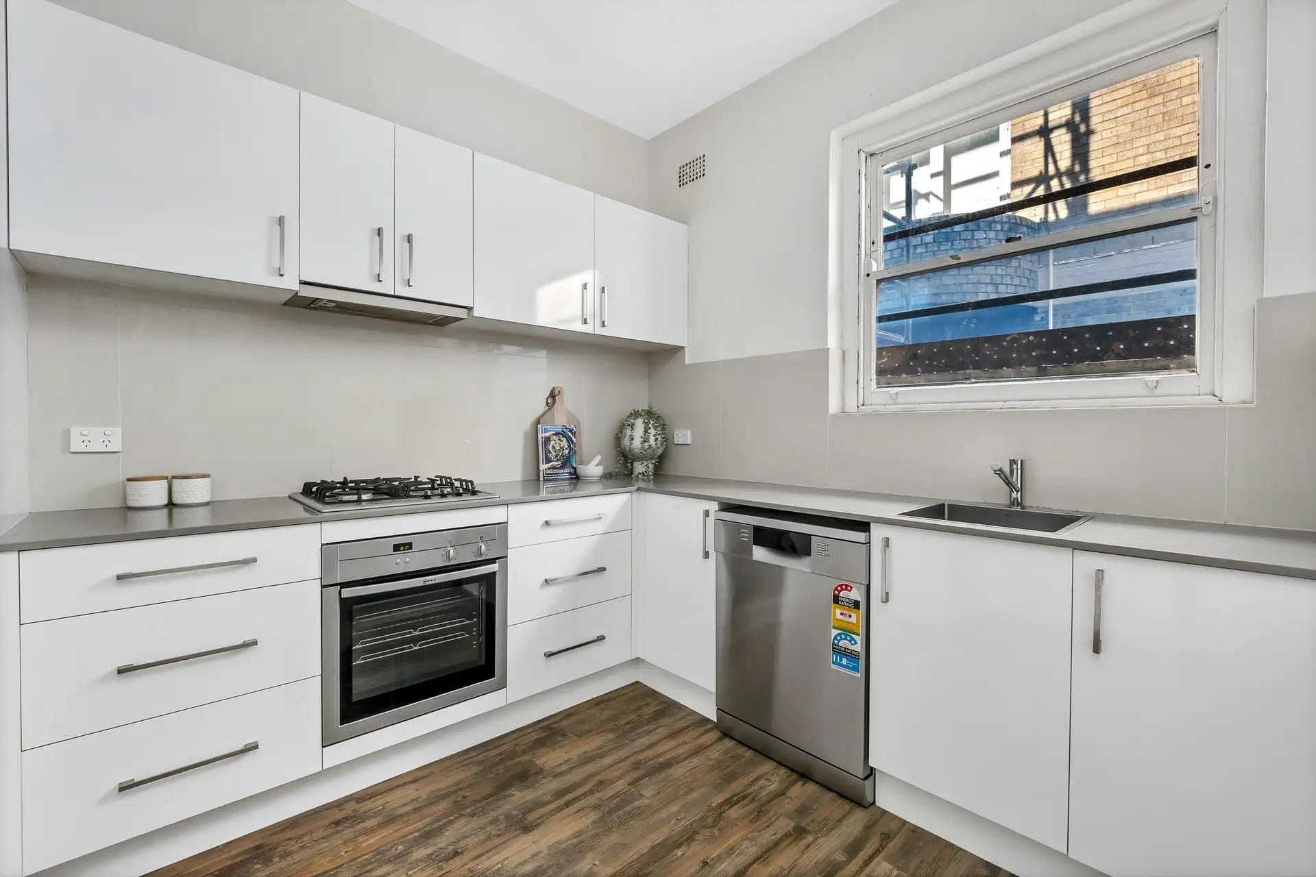 8/166 New South Head Road, Edgecliff Sold by Bradfield Badgerfox - image 1