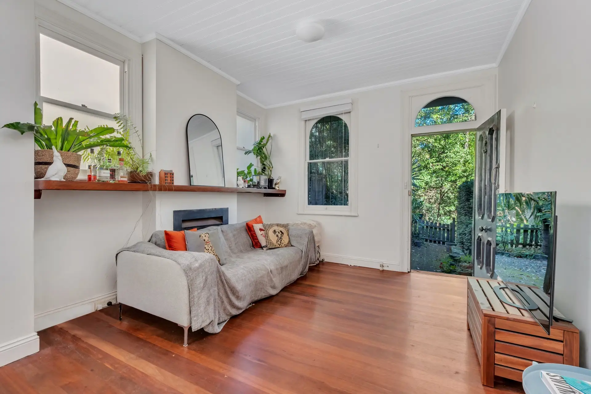 18 Bowes Avenue, Edgecliff Sold by Bradfield Badgerfox - image 1