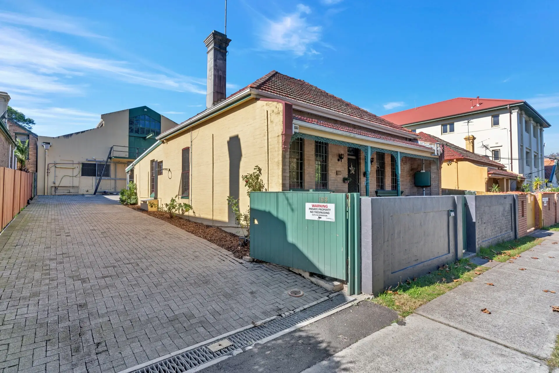 166 Doncaster Avenue, Kensington Sold by Bradfield Badgerfox - image 1