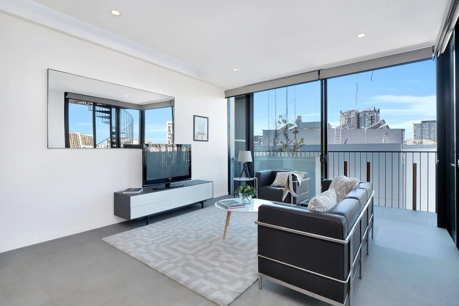 509/836 Elizabeth Street, Waterloo Sold by Bradfield Badgerfox - image 1