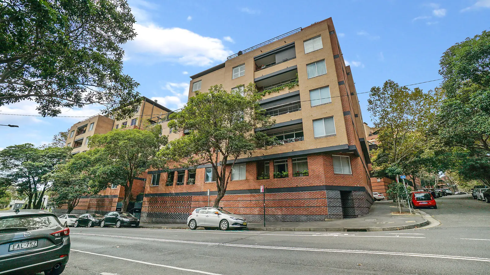 37/300 Riley Street, Surry Hills Sold by Bradfield Badgerfox - image 1