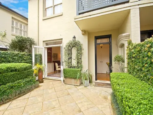 4/79 Ocean Street, Woollahra Sold by Bradfield Badgerfox