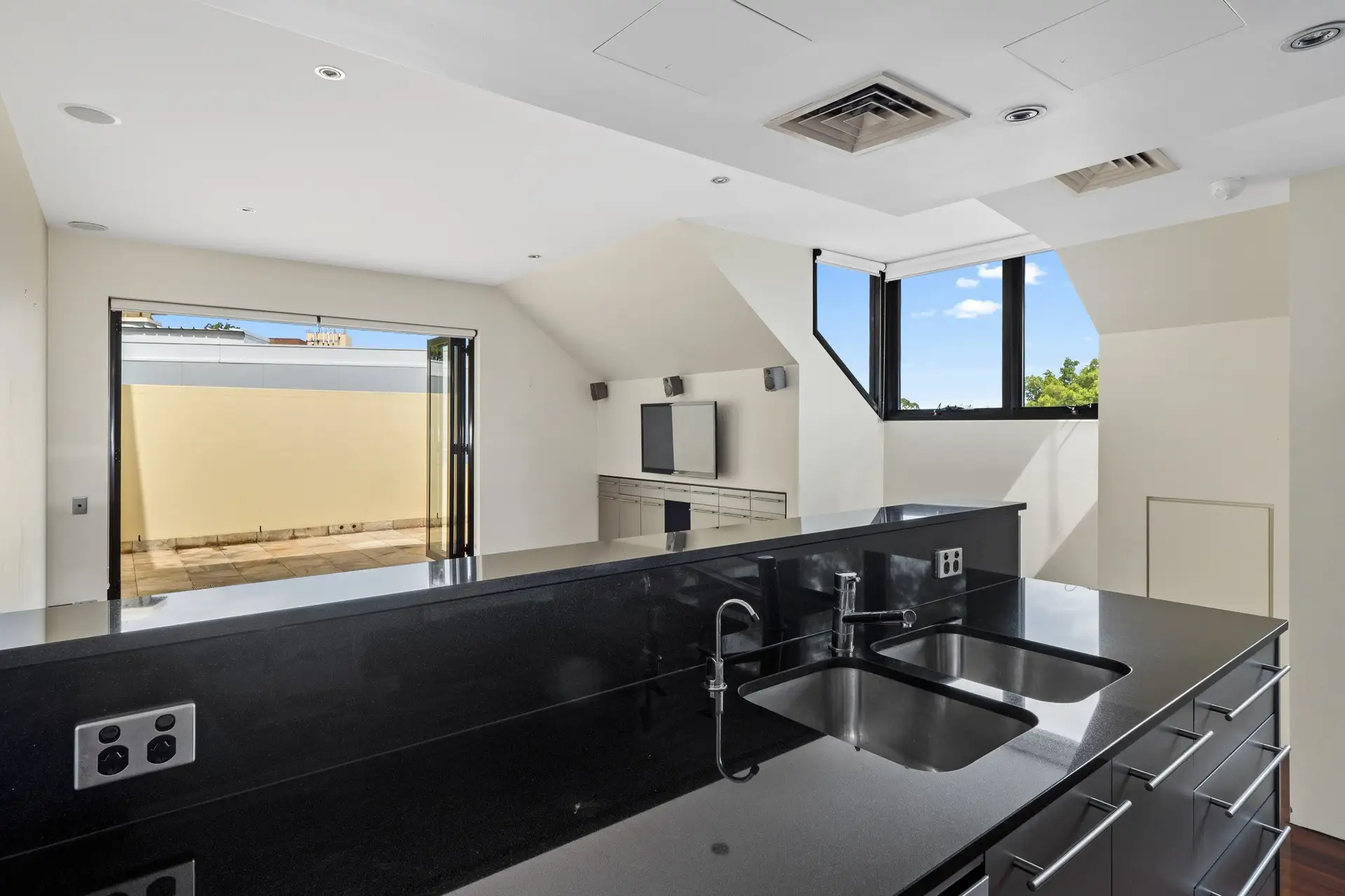 40/13 Oatley Road, Paddington Sold by Bradfield Badgerfox - image 1