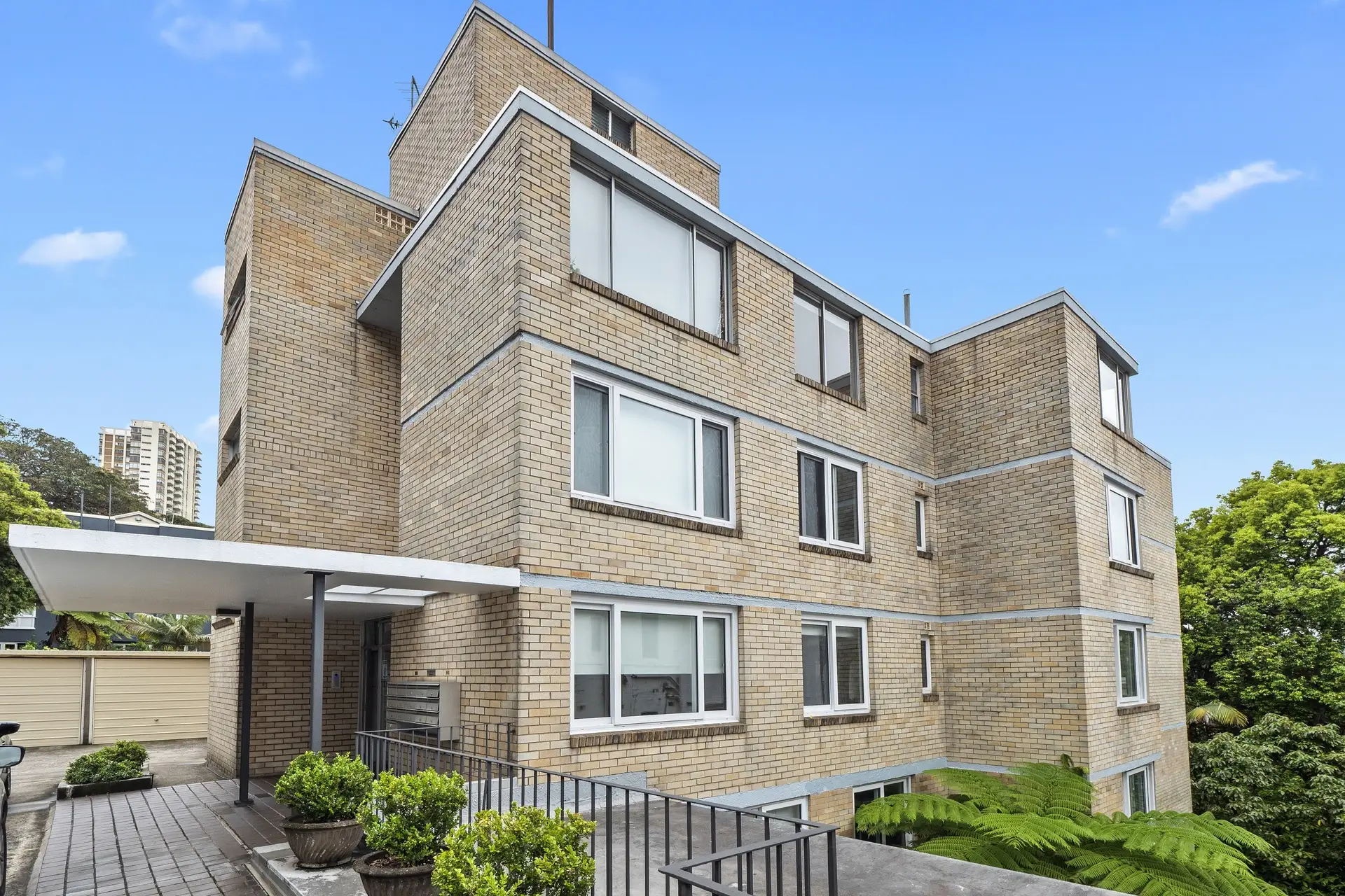 11/250 New South Head Road, Double Bay Sold by Bradfield Badgerfox - image 1