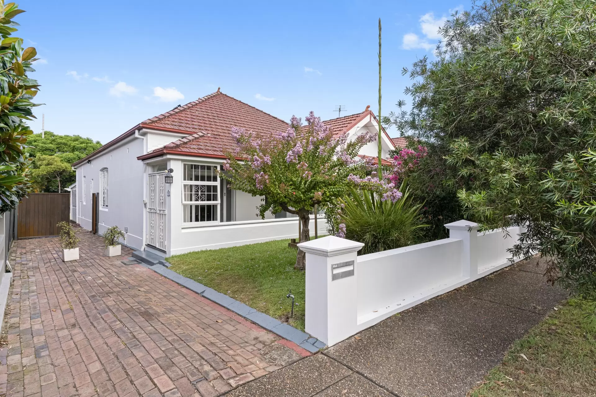 11 Mooramie Avenue, Kensington Sold by Bradfield Badgerfox - image 1