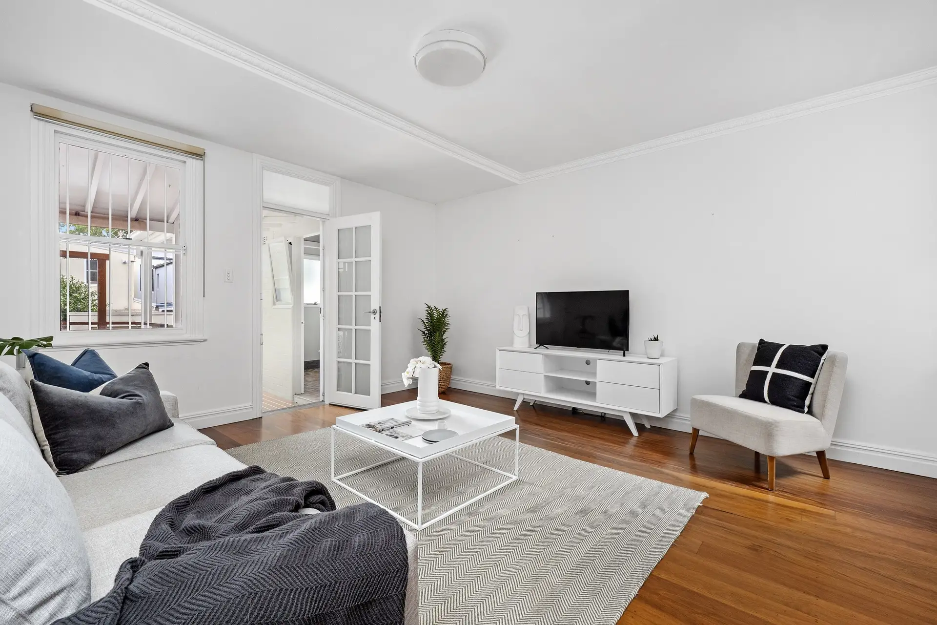 11 Mill Hill Road, Bondi Junction Sold by Bradfield Badgerfox - image 1
