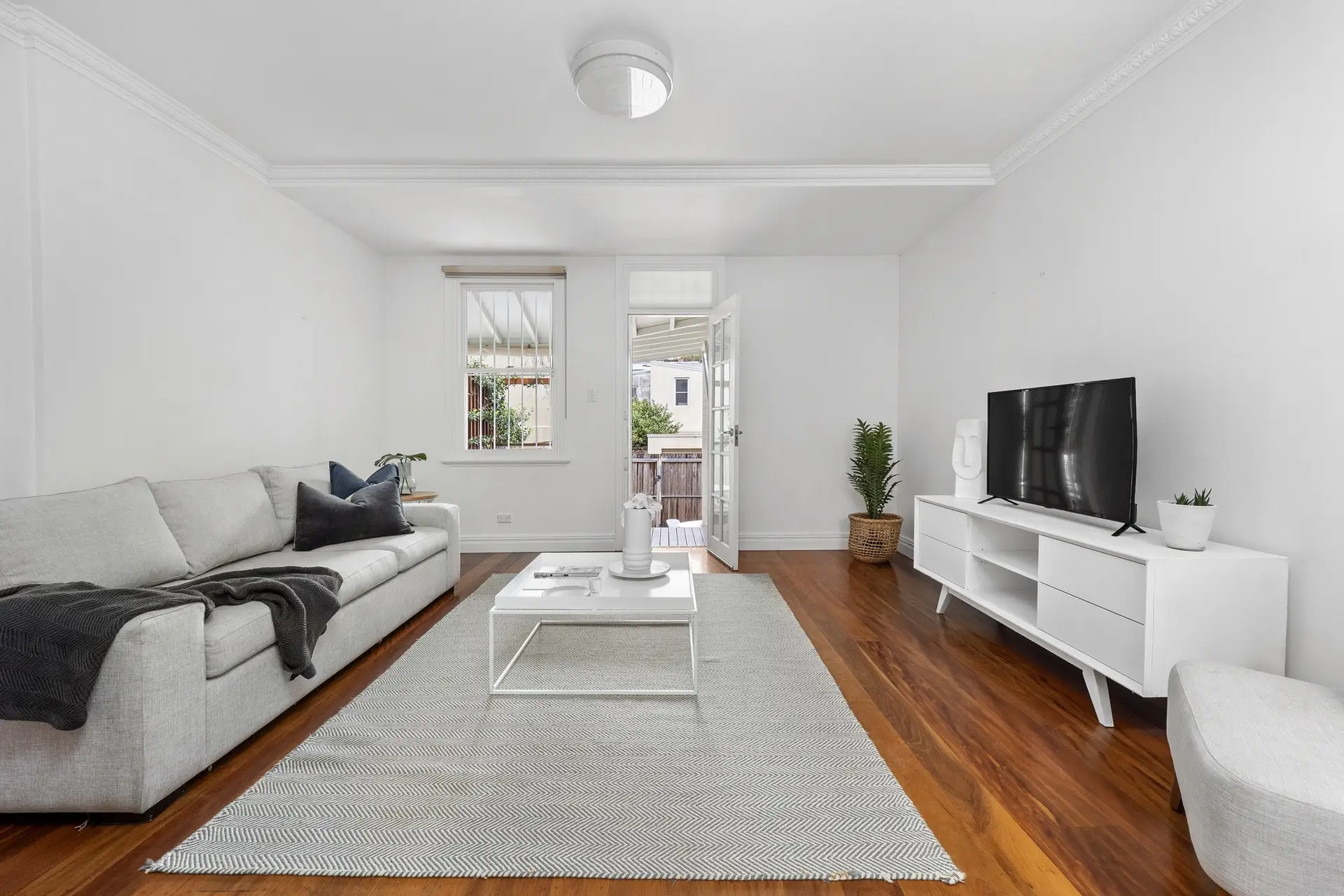 11 Mill Hill Road, Bondi Junction Sold by Bradfield Badgerfox - image 1