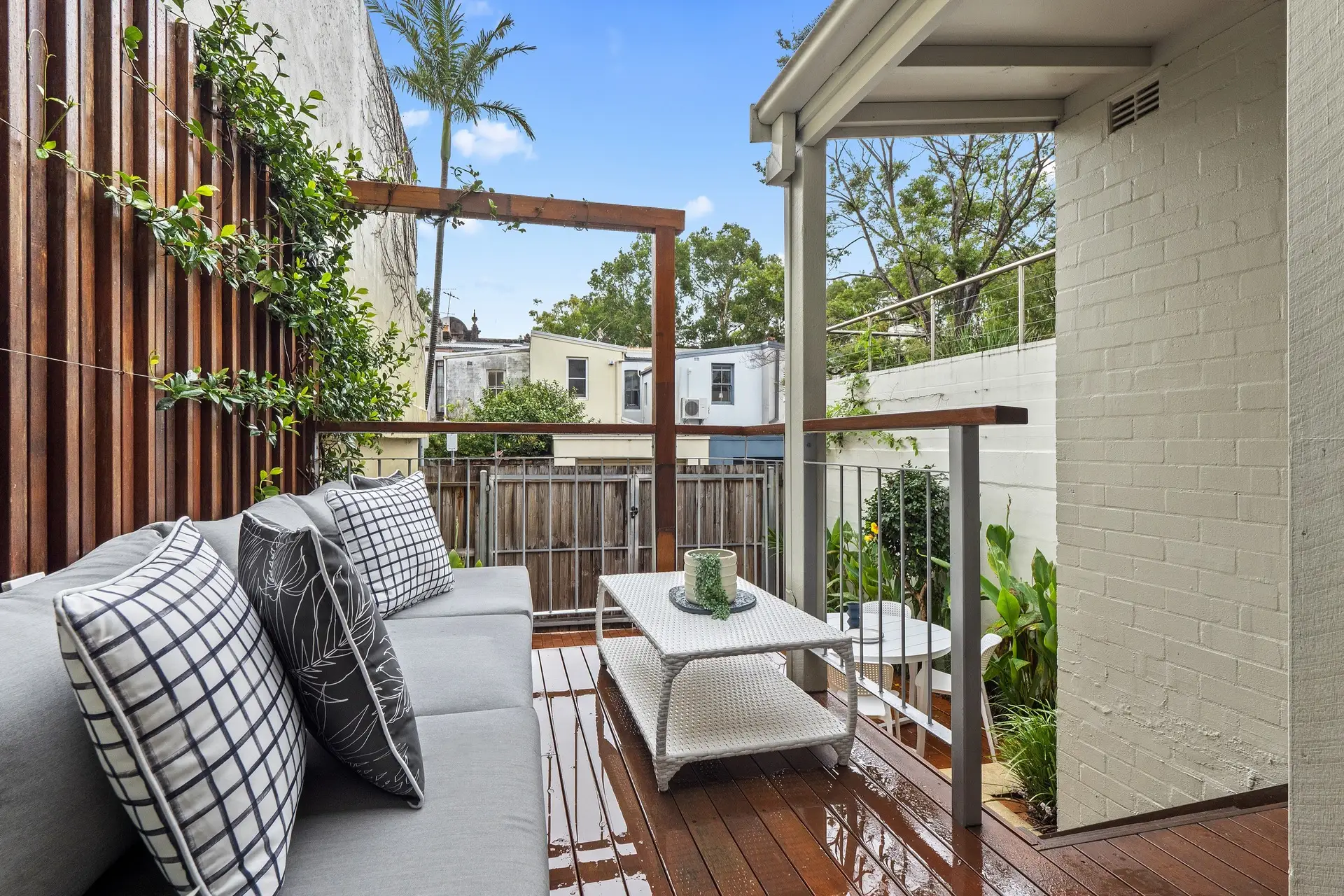 11 Mill Hill Road, Bondi Junction Sold by Bradfield Badgerfox - image 1