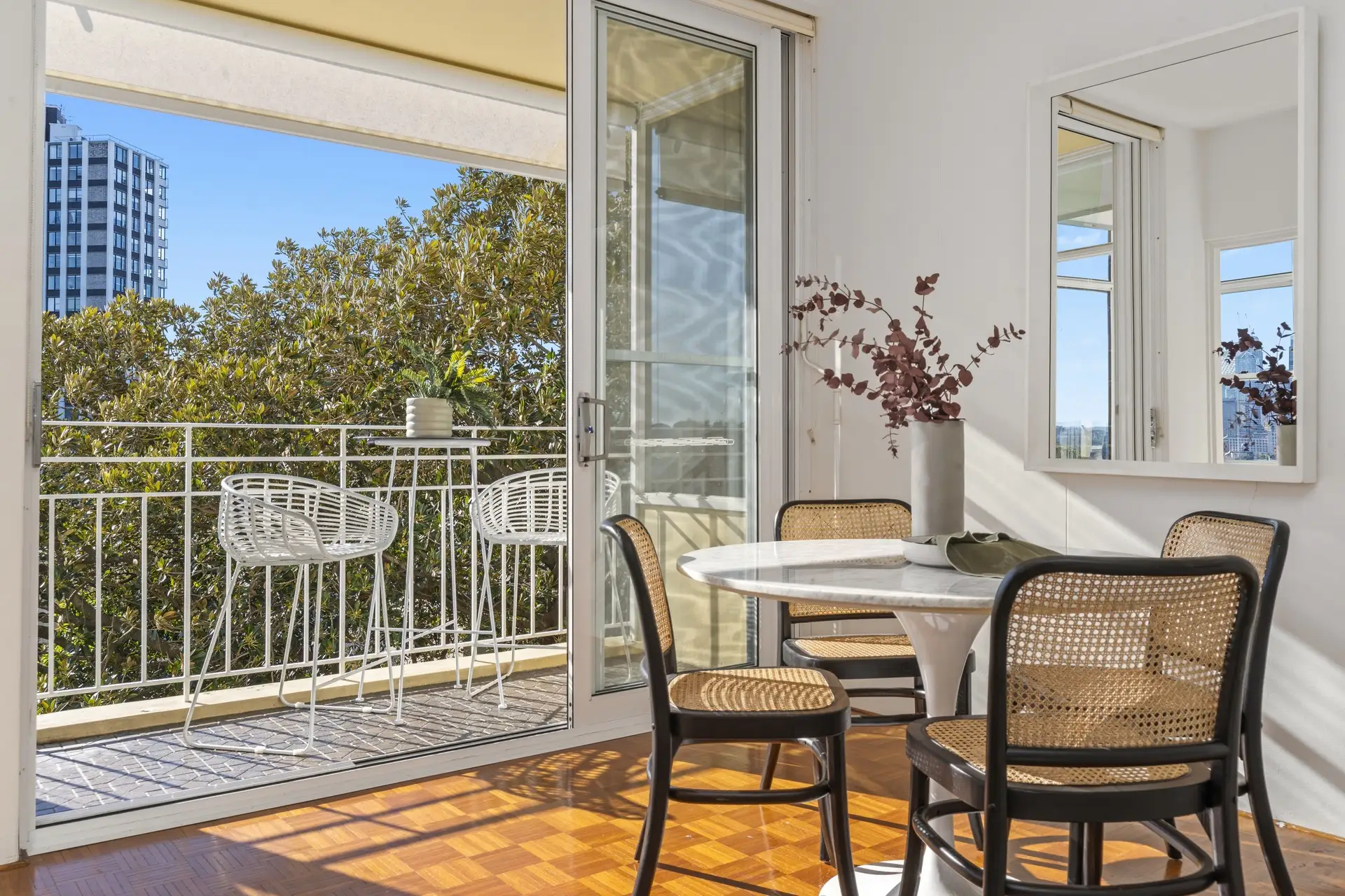 42/66 Darling Point Road, Darling Point Sold by Bradfield Badgerfox - image 1