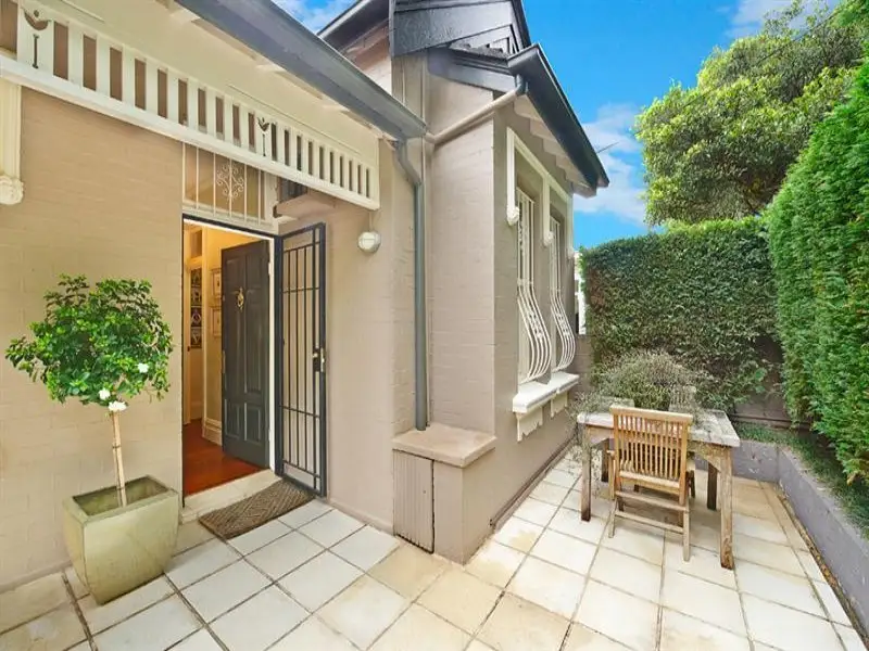 140 Newland Street, Queens Park Sold by Bradfield Badgerfox - image 1