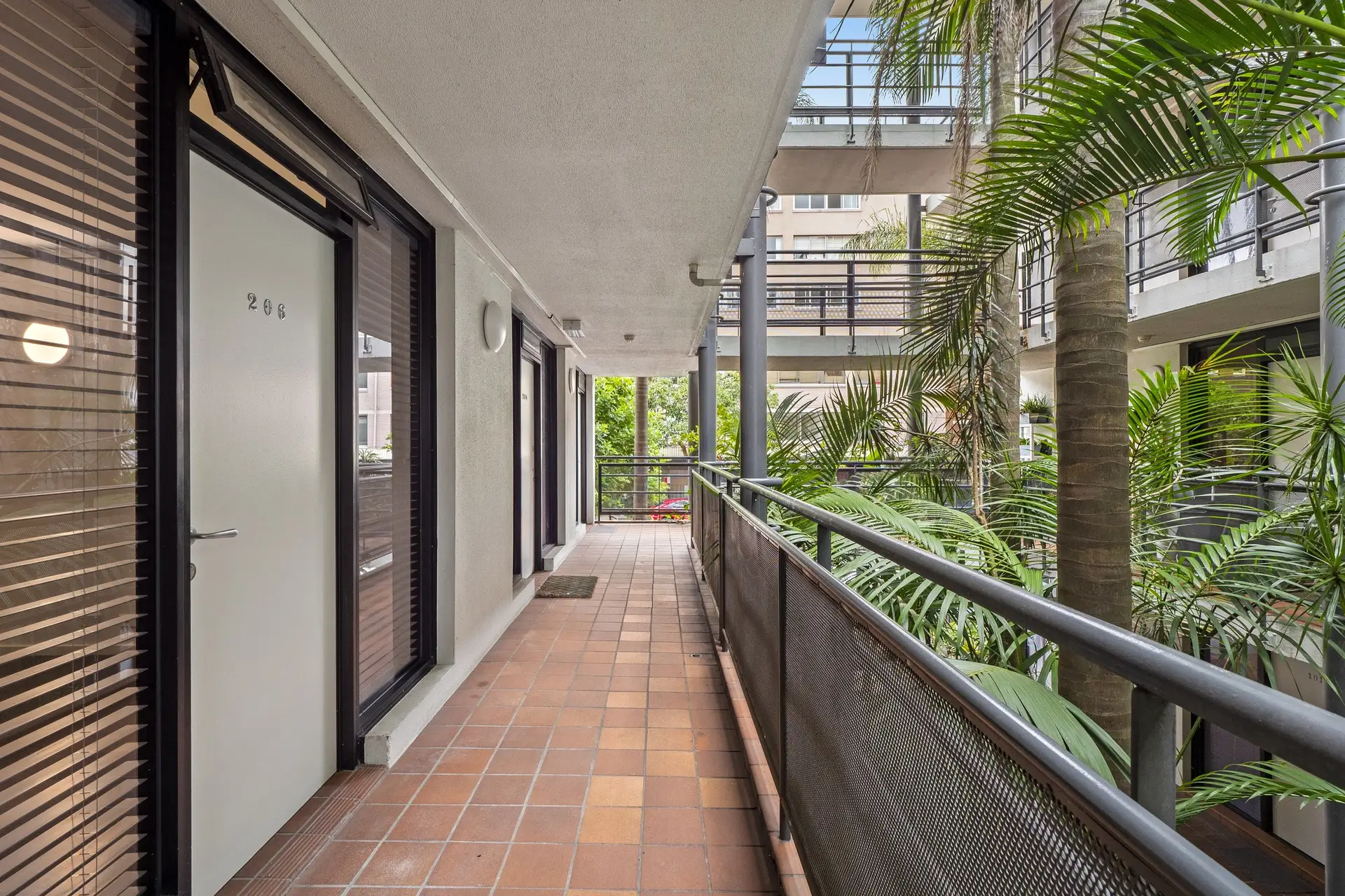 206/6-8 Ward Avenue, Elizabeth Bay Sold by Bradfield Badgerfox - image 1