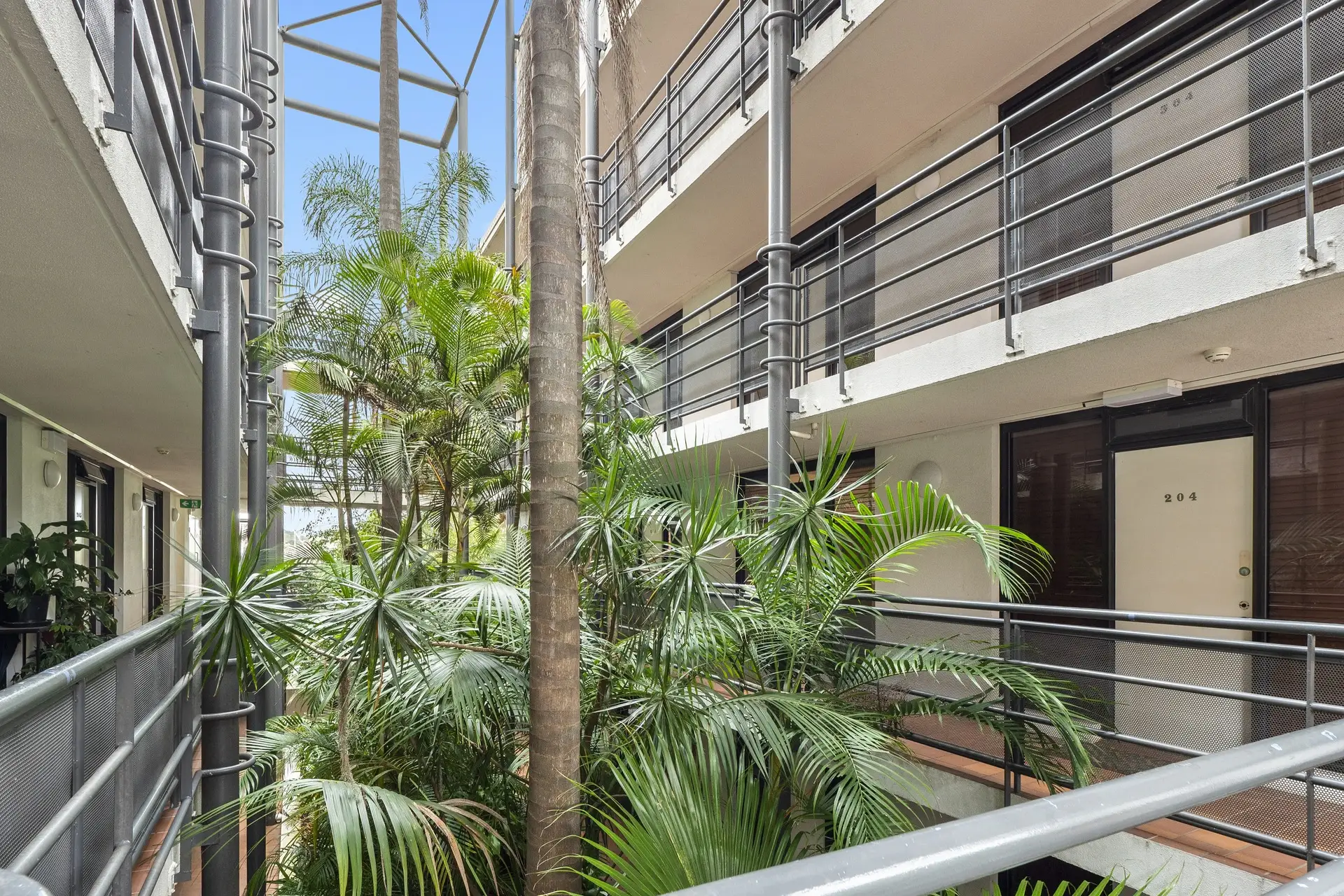 206/6-8 Ward Avenue, Elizabeth Bay Sold by Bradfield Badgerfox - image 1