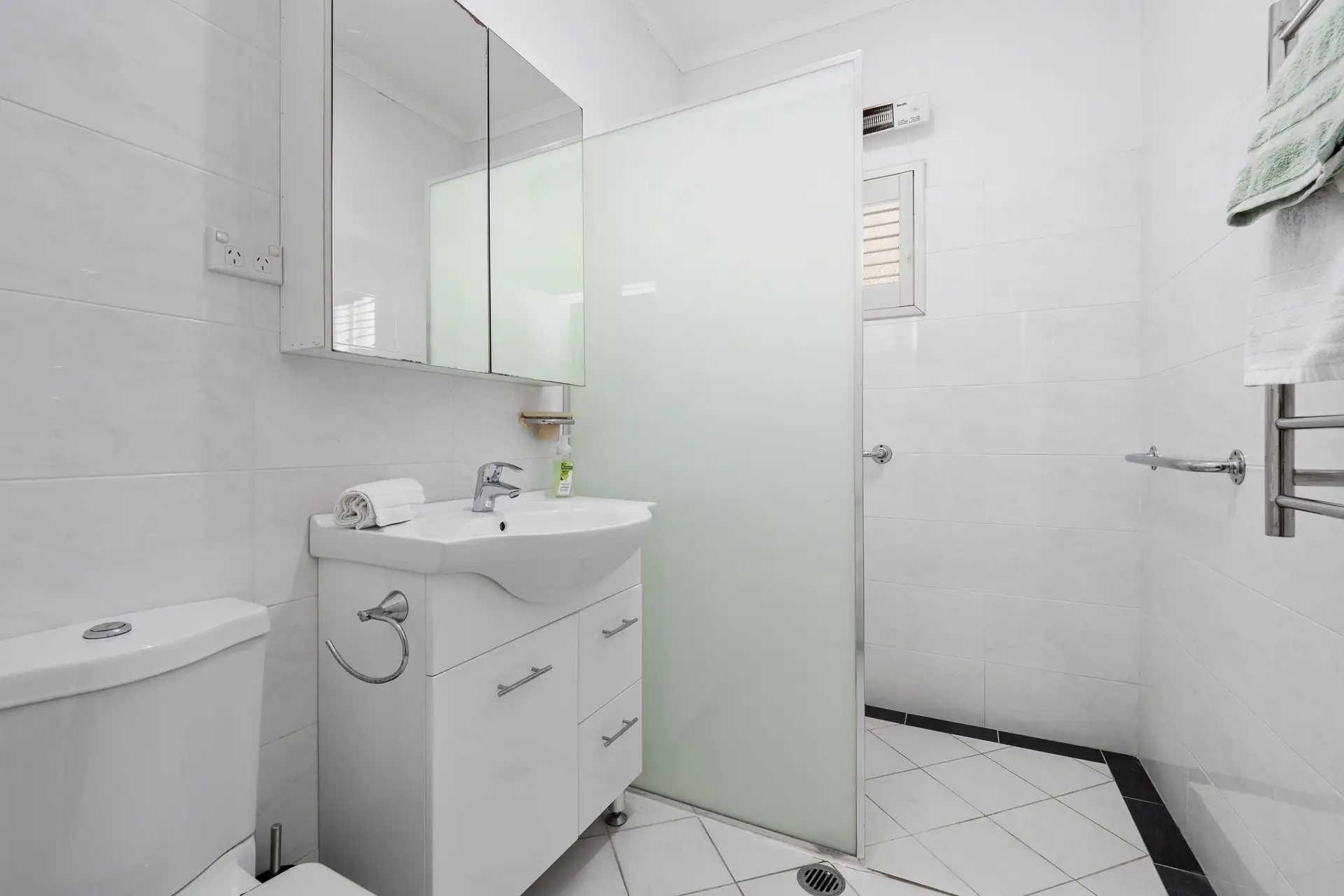 90 Mons Avenue, Maroubra Sold by Bradfield Badgerfox - image 1
