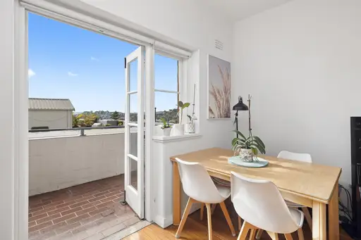 5/222 New South Head Road, Edgecliff Sold by Bradfield Badgerfox