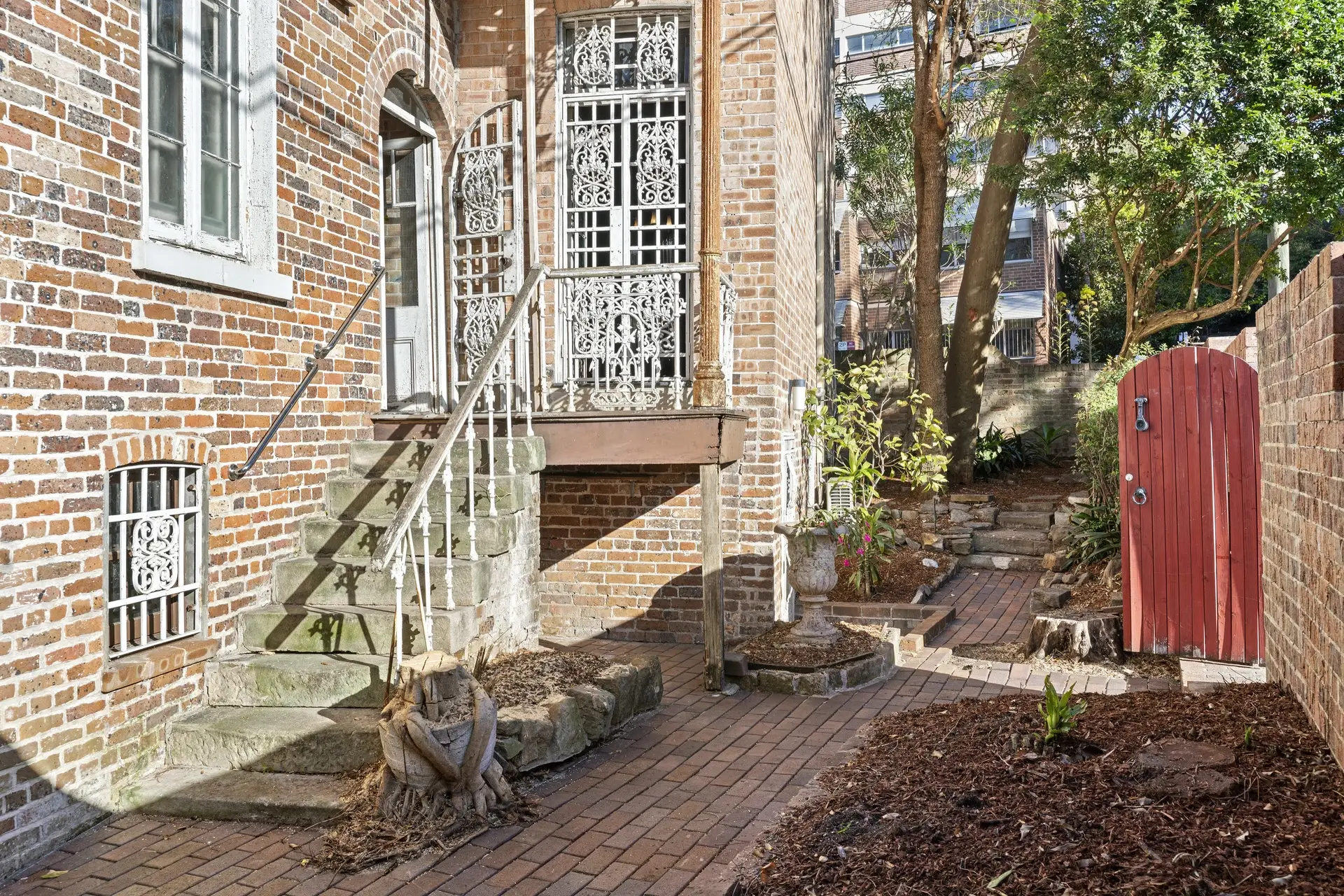 2 Glen Street, Paddington Sold by Bradfield Badgerfox - image 1